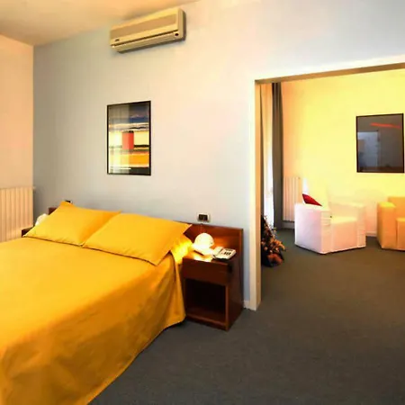 Hotel Il Cascinalenuovo 2*